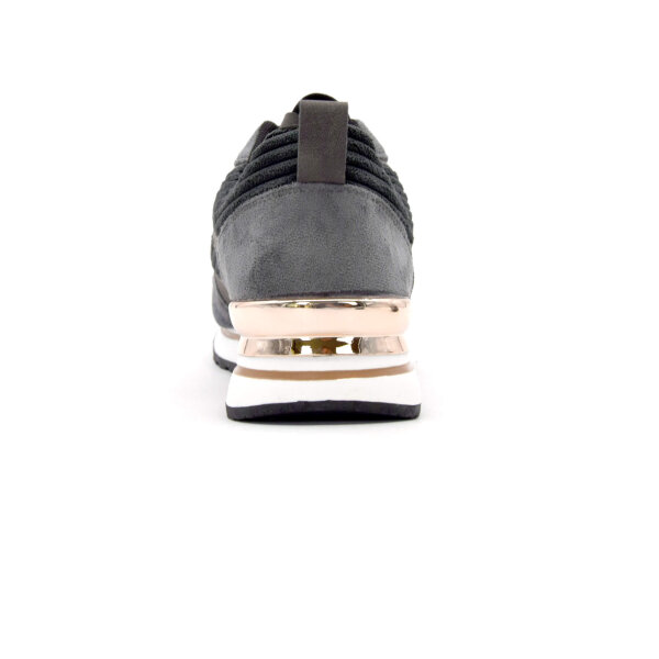 SPORTSCHUHE