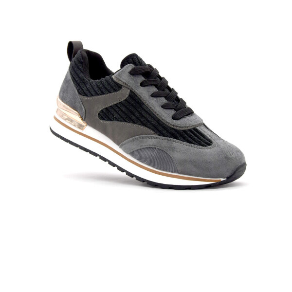 SPORTSCHUHE